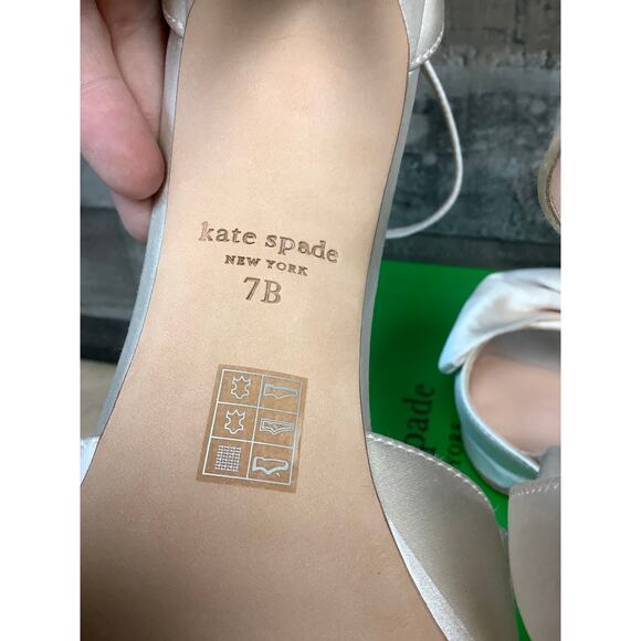 Kate Spade New York Women's 7B Ivory Bridal Bow Sandals Stiletto Heels LB2-26 - Picture 6 of 8